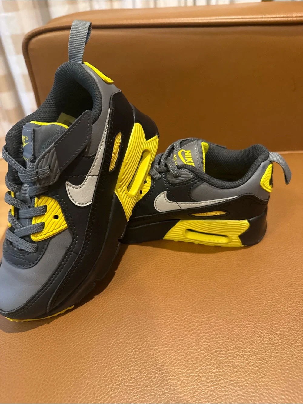 Nike Air Max 90 kids Smoke Grey/Yellow Athletic Sneakers NWOT 11.5